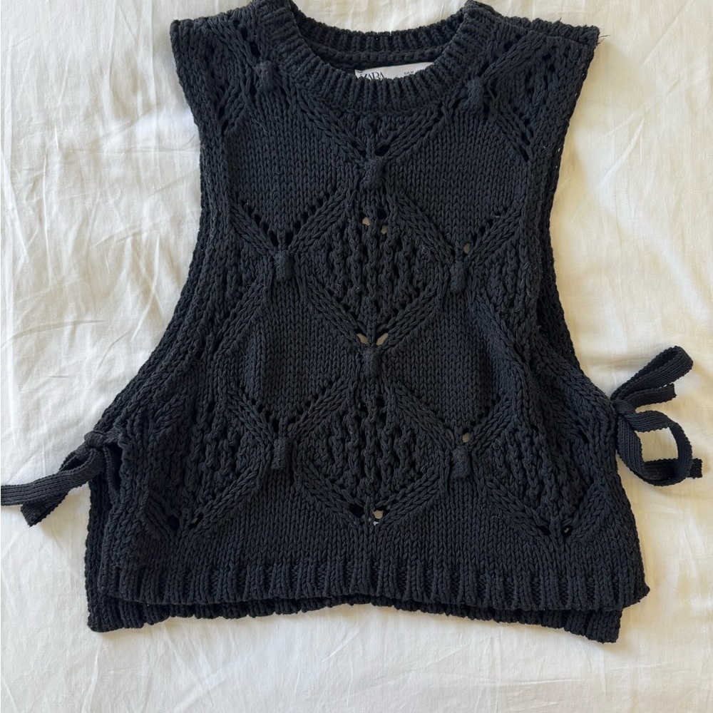 Zara Black Sleeveless Knit Sweater